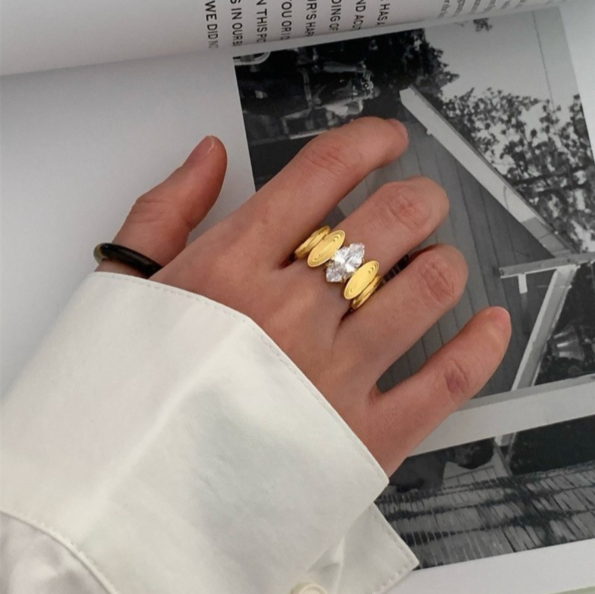 Radiant Core – Brushed Gold Oval Zircon Ring