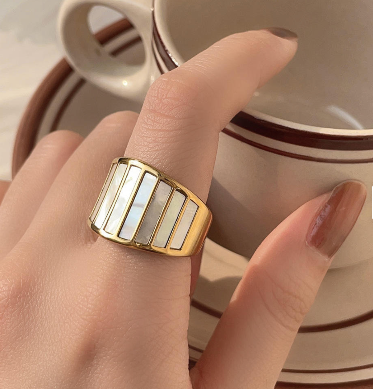 Lune Stripe – White Mother-of-Pearl Inlay Ring