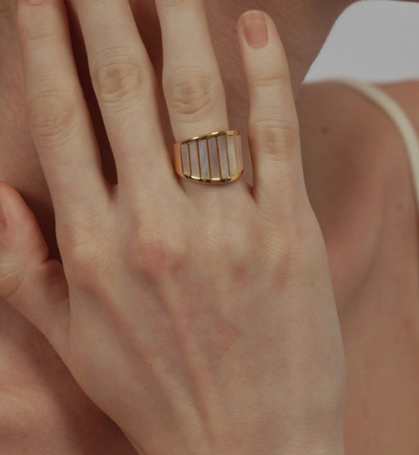 Lune Stripe – White Mother-of-Pearl Inlay Ring