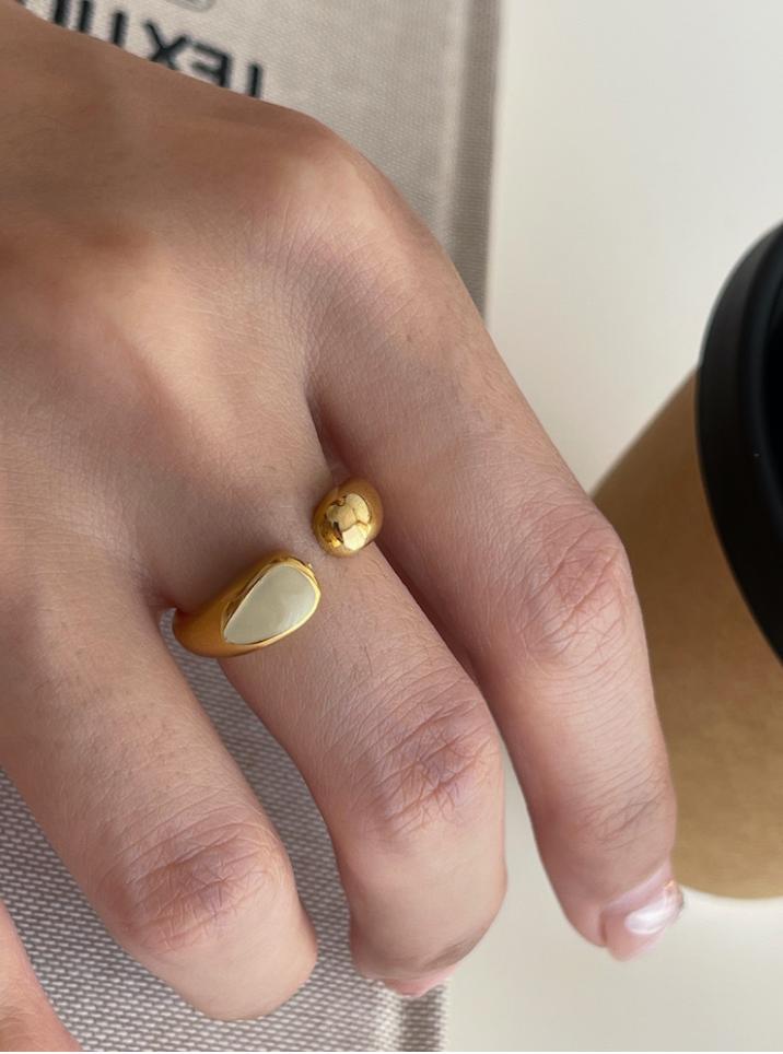 Porcelain White Teardrop Ring – Melard Glaze, Adjustable Fit