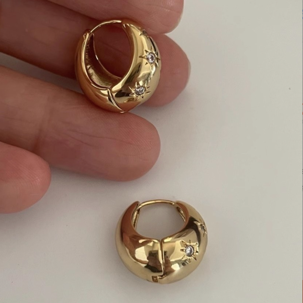 Soléa | Sculpted Droplet Hoop Studs