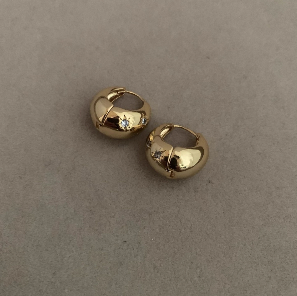 Soléa | Sculpted Droplet Hoop Studs