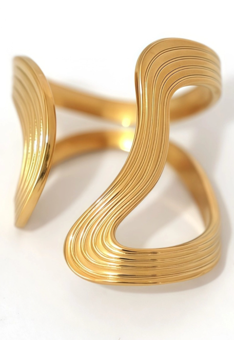 Sculpted Silhouette – Minimalist Open Steel Ring